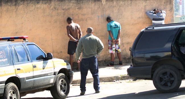 Ação combateu o tráfico nas imediações da Escola Municipal Santa Cândida