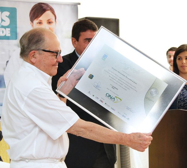 Lara Toledo/09-12-13 O ginecologista Amaury Andrade recebeu o quadro