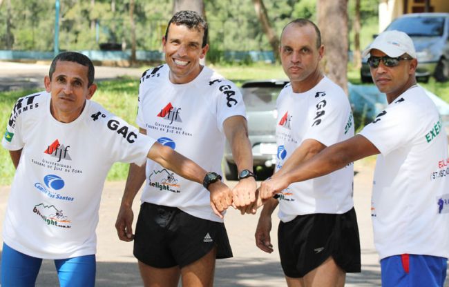 Leonardo Costa Eles completaram o percurso de 217km em 19h59s