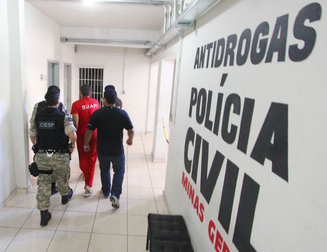 Leonardo Costa/11-09-13 Jovem é suspeito de um assassinato em 2012