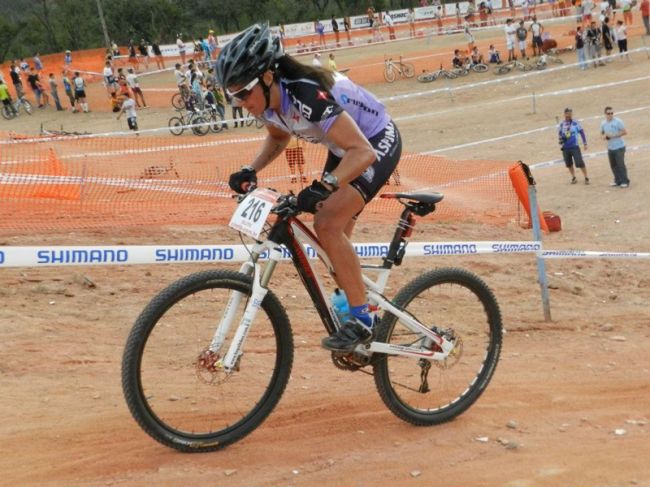 Divulgação A ciclista Roberta Stopa se prepara para disputar a Copa Santa Catarina de Mountain Bike