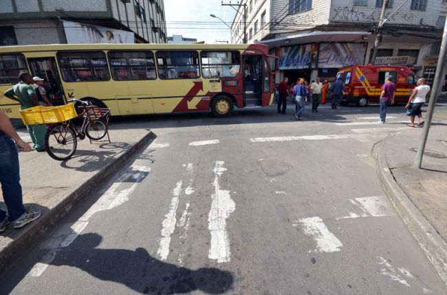 Cruzamento onde aconteceu o acidente está com a sinalização horizontal de Pare apagada na Batista