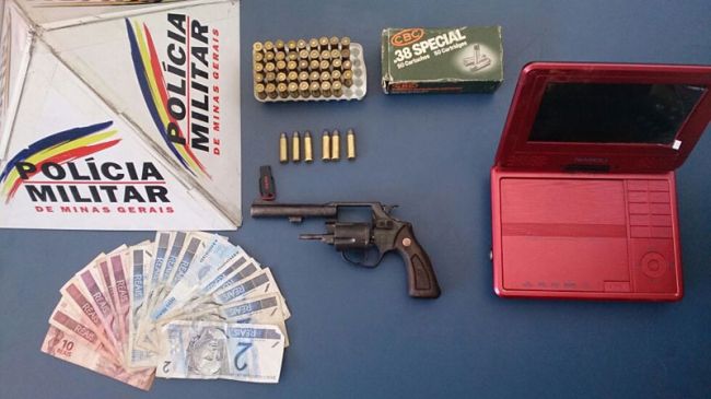 Suspeito de 17 anos foi abordado no Bairro Vila Esperança I