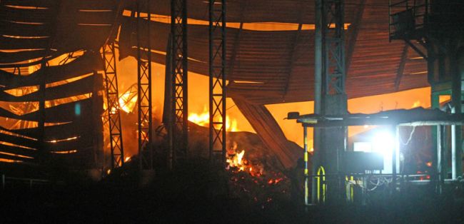 Com o calor, a estrutura metálica da empresa cedeu