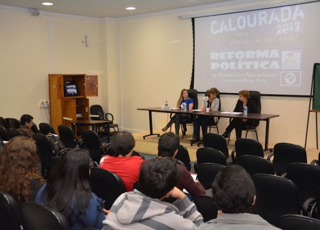 Debates foi promovido pelo Diretório Central dos Estudantes (DCE)