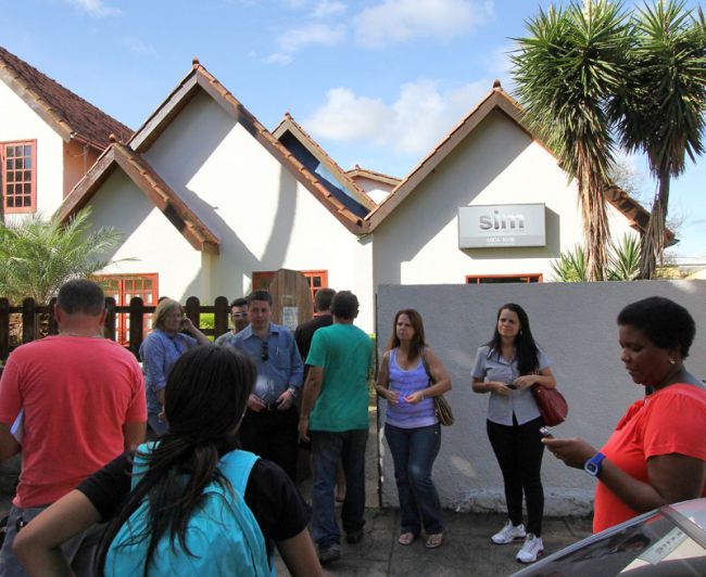 Cerca de 200 consumidores foram à SIM nesta segunda-feira (21)