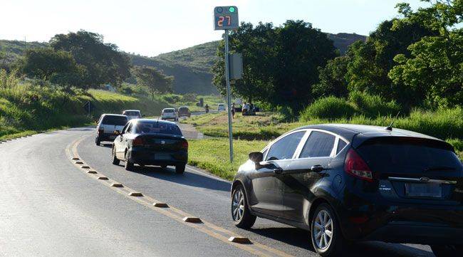Equipamento em operação na BR-267 próximo a Guarará