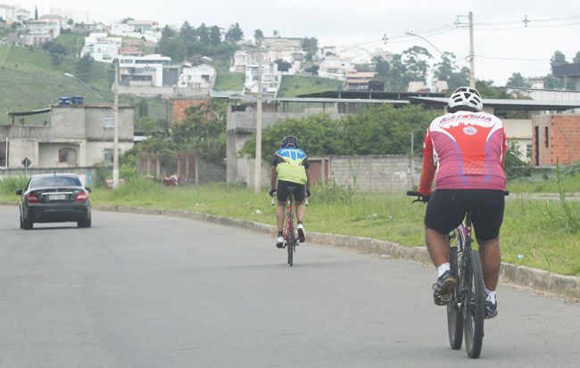 BR-440 terá obra retomada e previsão de ciclovia 3 Mesmo sem planejamento para prática de esportes, via é atrativo para ciclistas e corredores, apesar dos riscos
