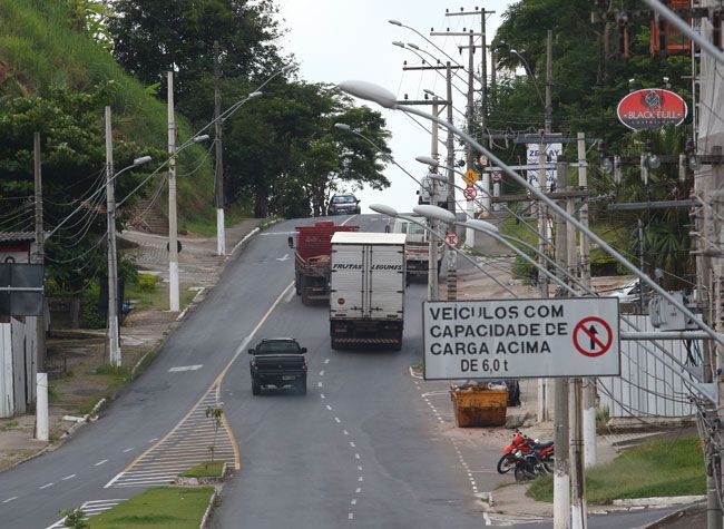 Na Garganta do Dilermando, flagrantes de abusos são frequentes, mesmo com placa