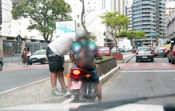 FERNANDO PRIAMO/05-01-15 O ato é considerado infração média pelo Código de Trânsito Brasileiro