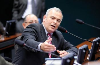 LUCIO BERNARDO JR. / CÂMARA DOS DEPUTADOS Para Júlio, proposta governista fere a liberdade de imprensa