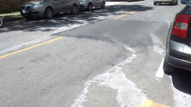 Problema foi registrado na esquina de Barão de Cataguases e Avenida Olegário Maciel