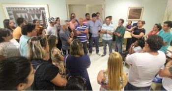 FELIPE COURI Trabalhadores da Capital discutem atraso de pagamentos com pró-reitor de Planejamento
