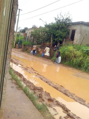 Água e barro prejudicam moradores da Rua Sebastião Martins Barbosa