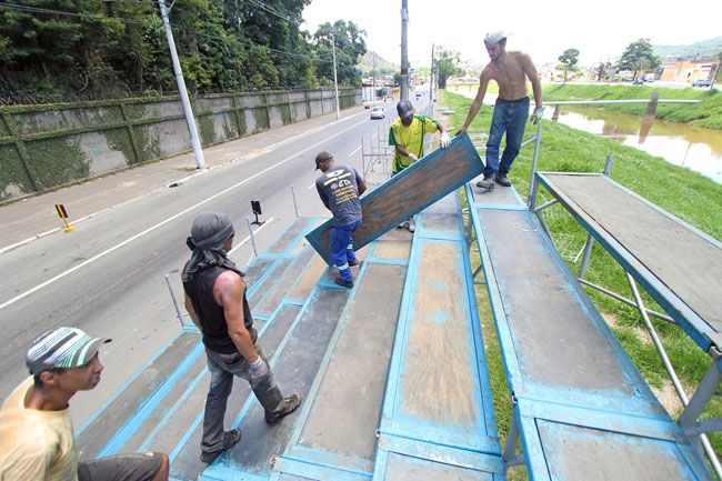 FELIPE COURI/13-02-15 Ao todo, dez operários trabalham na desmontagem