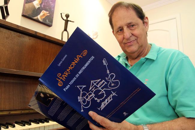 FERNANDO PRIAMO Com uma vida inteira dedicada à música, Sylvio Gomes publica livro em que compartilha um pouco da sua experiência