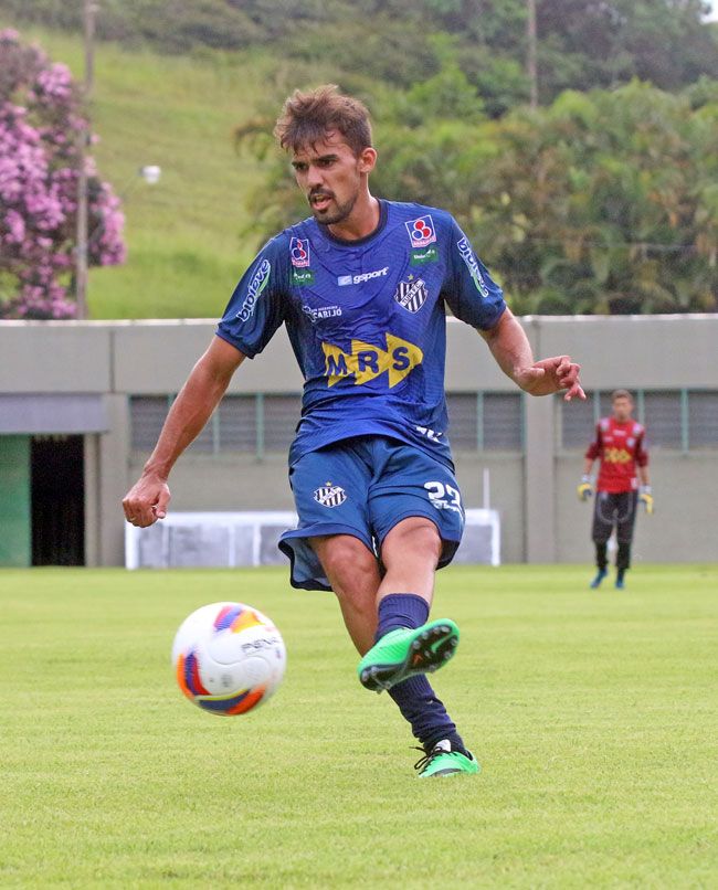 Danilo é cria do Tombense e hoje defende as cores do Tupi