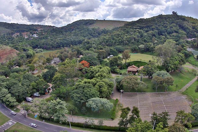 Estudo (abaixo) prevê que o restaurante seja construído na área do estacionamento do Parque da Lajinha