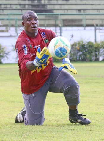 Glaysson sentiu o púbis e será  observado pelo departamento médicoLEONARDO COSTA