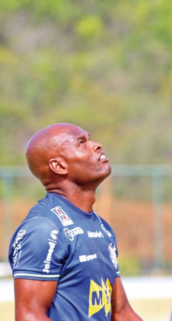 Ídolo carijó cobra vencimentos atrasados há dois anosLEONARDO COSTA 