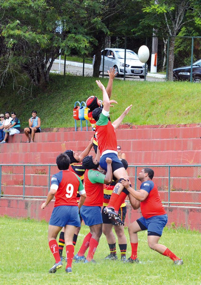 JF Rugby (de vermelho) contra o Nova Lima no Mineiro 2014