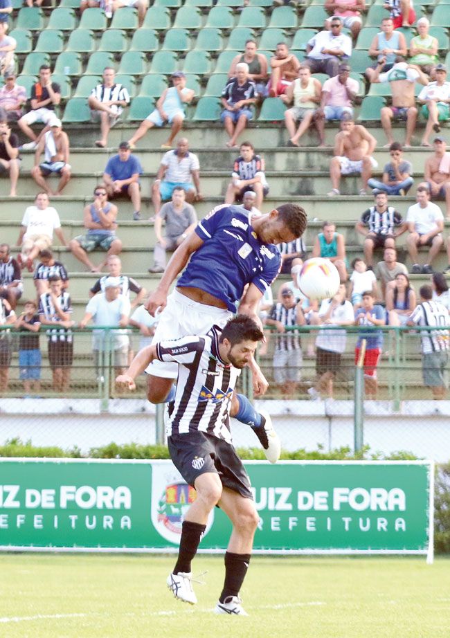 Mesmo sem seus principais jogadores, Cruzeiro atropelou o Tupi no Mário HelênioFELIPE COURI/28-02-15