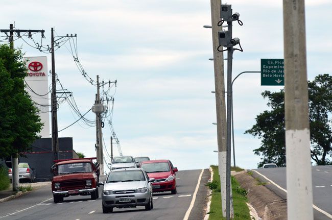 Mais de 130 multas diárias 6 Na chegada da cidade, na Deusdedit Salgado, 12.063 infrações foram registradas em 2014