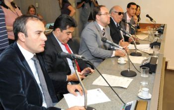 ALAIR VIEIRA/ALMG Noraldino, membro da comissão, apresentou relatório sobre a situação do município