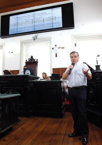 FOTO: FERNANDO PRIAMO Secretário de Transportes e Trânsito, Rodrigo Tortoriello, apresentou estudo