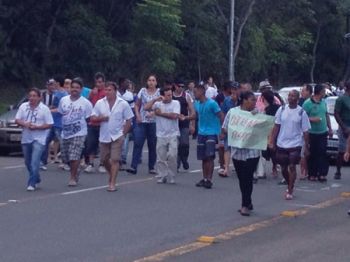Terceiriza culpa contratantes por atrasos 3 Trabalhadores interrompem trânsito no Campus da UFJF no início da manhã