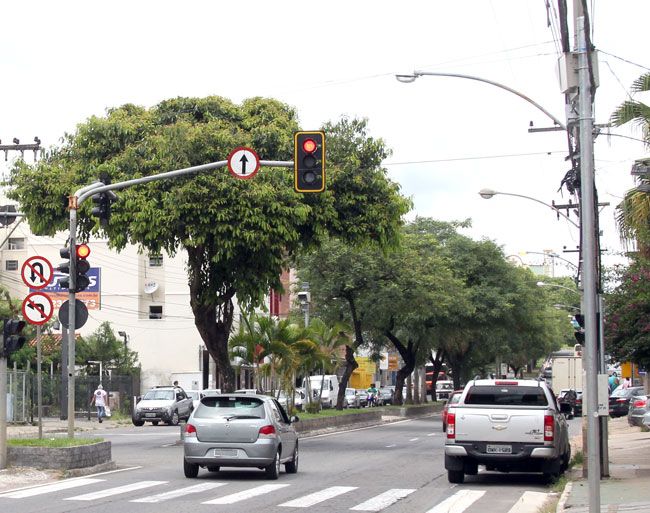 Avanço de semáforo foi uma das  infrações que cresceu na cidade