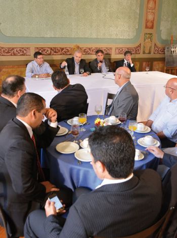 MARCELO RIBEIRO/23-03-15 Gasparette, Júlio Delgado, Aloísio Vasconcelos e Antônio Jorge debatem propostas para ZM