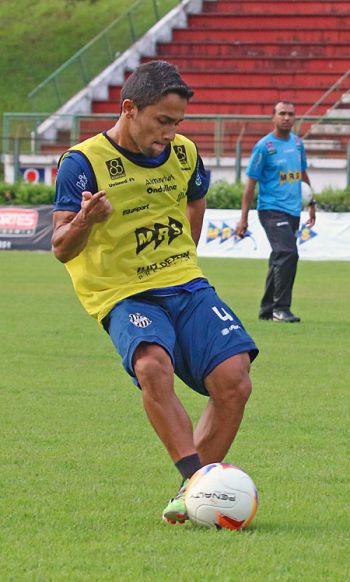 LEONARDO COSTA/18-03-15 Hugo Sanches ganhou uma vaga na lateral direita