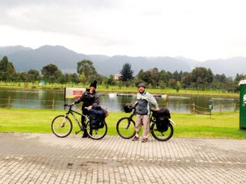 Letícia e Kico dando um rolé por Bogotá, na ColômbiaFOTOS:  ARQUIVO PESSOAL