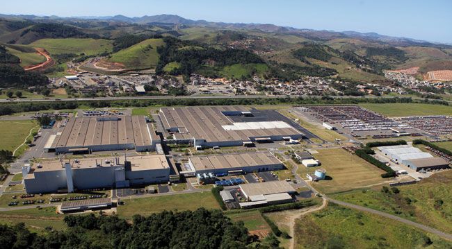 Mercedes não descarta novas medidas de controle 2 Ao longo de 2014, a planta de Juiz de Fora concedeu férias coletivas e licença remunerada (FERNANDO PRIAMO/23-07-14)