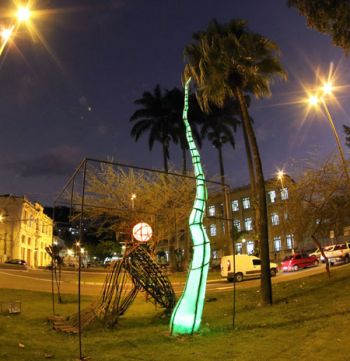 MARCELO RIBEIRO Escultura de Adauto inspirada em