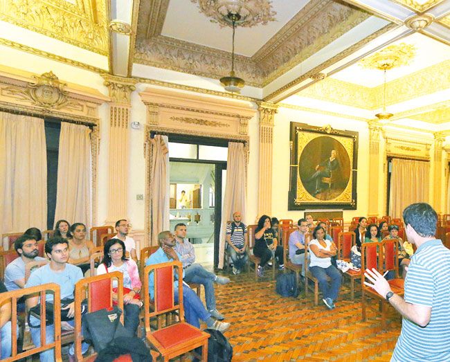 Na Escola Normal, trabalhadores da educação discutem movimento (LEONARDO COSTA/28-04-15)