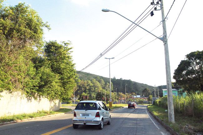 Acesso Norte em situação precária 4 No trecho do Bairro Araújo, condutores não encontram indicações da direção para onde seguir (FERNANDO PRIAMO/13-04-15)