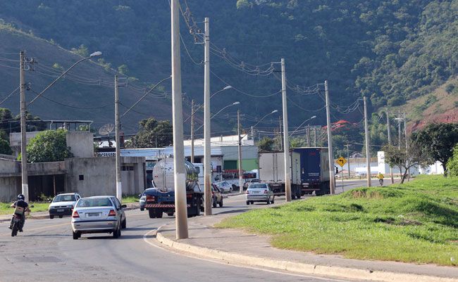 Acesso Norte em situação precária 3 Trecho de nove quilômetros que liga Bairro Industrial à região de Benfica tem sinalização vertical deficitária (FERNANDO PRIAMO/13-04-15)