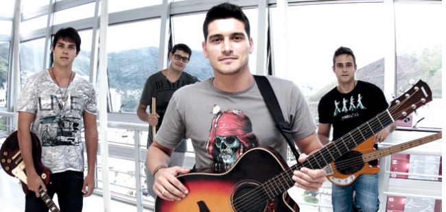Tresdias vai tocar 'O passo do Lui' (no detalhe), um dos principais álbuns dos Paralamas do Sucesso