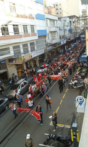 Categoria seguiu em passeata pelo Centro até o prédio da PJF (Valdirene Oliveira)