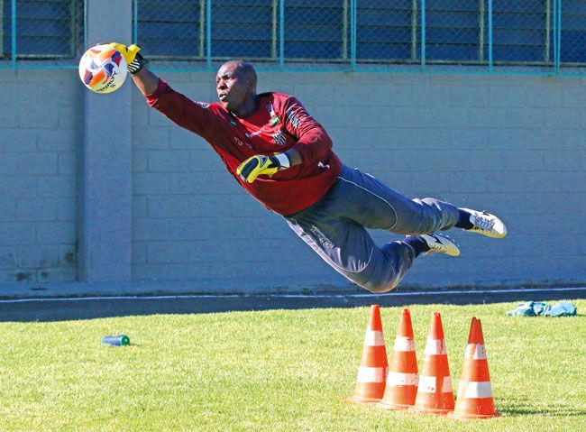 Para fazer história 2 Destaque na temporada, Glaysson quer fechar o gol Carijó (Leonardo Costa)