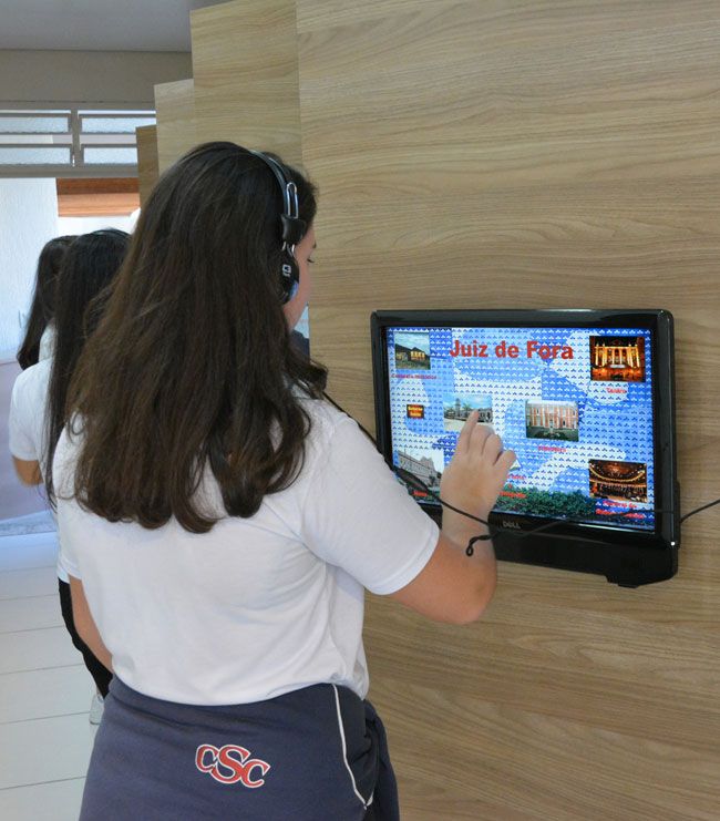MARCELO RIBEIRO Estudantes e público em geral podem navegar por importantes períodos da história