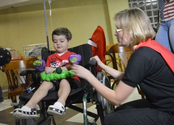 Paulinho, de 5 anos, precisa de transplante de medula óssea para curar a leucemia
