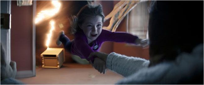 Versão 2015 de 'Poltergeist' aposta nas citações à produção original para levar o público à sala escura