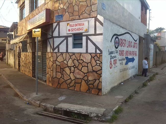 Equipamento  na rua Braz Xavier Bastos Júnior está entupido