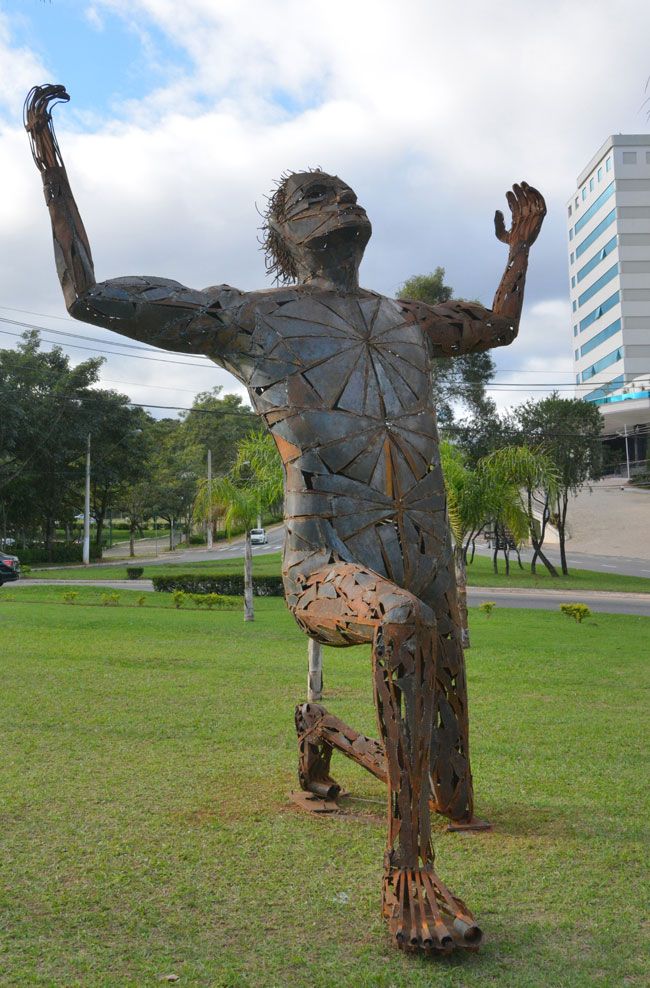 MARCELO RIBEIRO ex escravo louvando aos ceus pela sua libertacao e releitura de obra do parque do museu mariano procopio