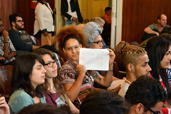 MARCELO RIBEIRO/18-06-15 Militantes do Coletivo Duas Cabeças ocuparam o plenário do Legislativo