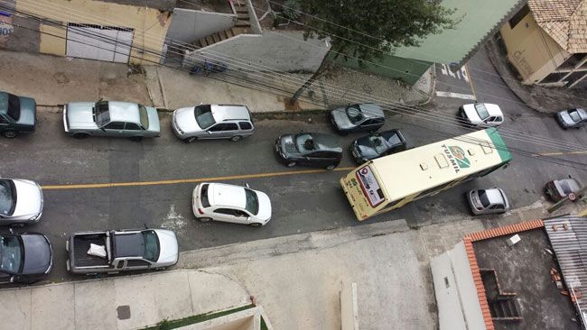 MICHAEL Na Rua Belo Horizonte, falta espaço para a passagem do ônibus