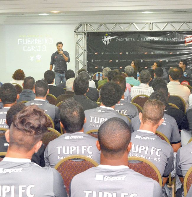Para torcer com o Galo 2 Rodrigo Caballero apresenta o programa aos torcedores presentes (MARCELO RIBEIRO /22-06-15)